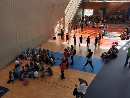 Mladi športniki se srečujejo z različnimi športi 